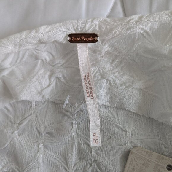 Free People Tank Top Size XL White Crossback Textured Sleeveless MyKonos NWT - Picture 9 of 16